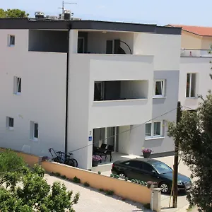 https://villa-seven.hotelinzadar.com